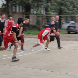 岷山技工學(xué)校舉辦慶國(guó)慶迎中秋籃球友誼邀請(qǐng)賽