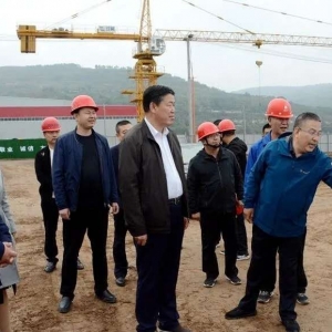 市長(zhǎng)王軍調(diào)研公司新廠區(qū)搬遷建設(shè)和開發(fā)區(qū)有關(guān)項(xiàng)目建設(shè)工作